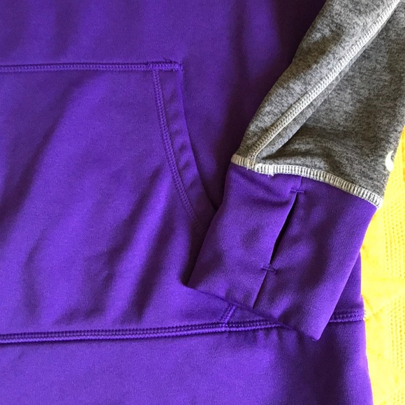 Like new therma-fit nike hoodie - Picture 4 of 5